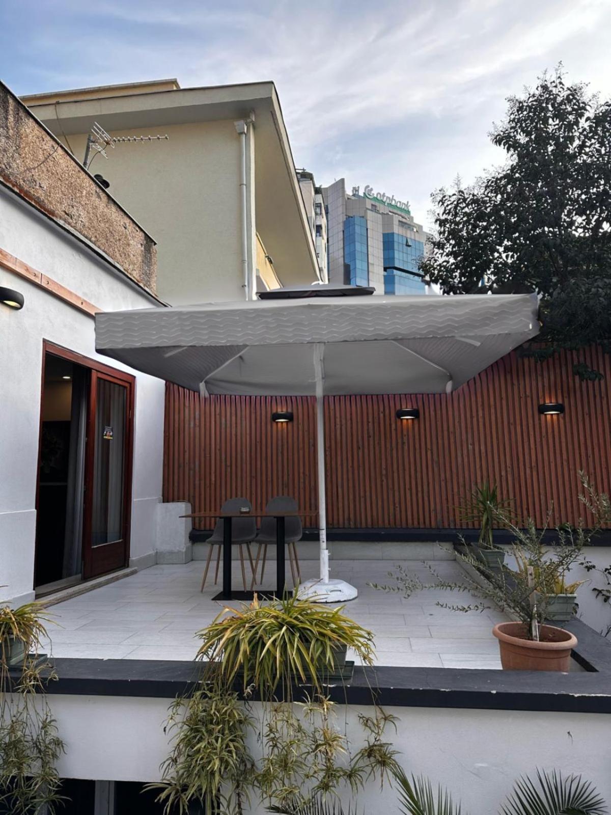 Studio In Bllok Tirana Exterior photo